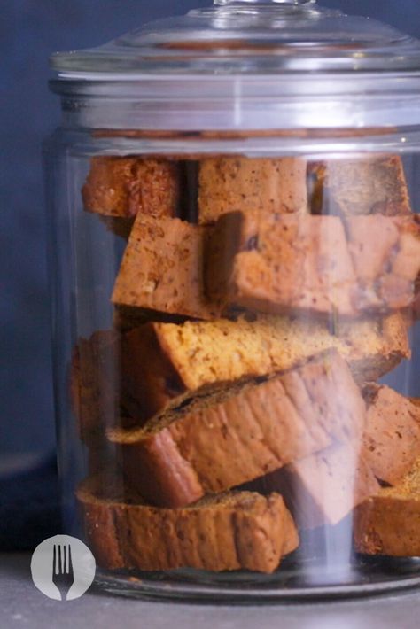 Airfryer Rusks, Rusks Recipe South Africa, Bread Rusk Recipe, Cake Rusk Recipe, Rusks Recipe, Beskuit Resepte, Zucchini Cheddar, Rusk Recipe, African Dessert