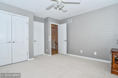 The light grey walls provide the space with more personality and works well with almost any color scheme Upstairs Flooring, Grey Walls And Carpet, Grey Carpet Bedroom, Light Gray Carpet, Aqua Walls, Grey Walls Living Room, Grey Wall Color, Living Room Wall Color, Hall Carpet