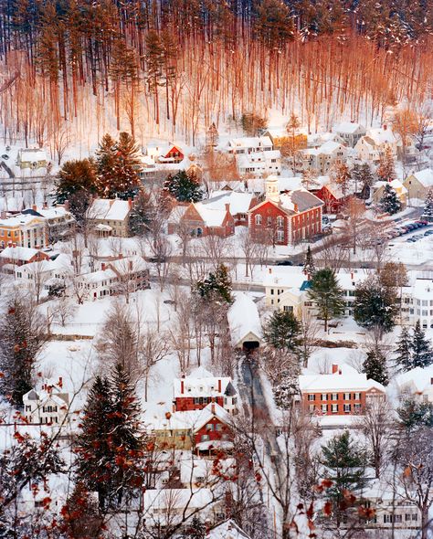 Winter Landscaping, New England Christmas, Vermont Winter, Woodstock Vt, Christmas Desktop Wallpaper, Vermont Vacation, Woodstock Vermont, England Winter, England Aesthetic