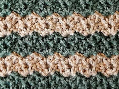 The Paris stitch - Nordic Hook - Free crochet stitch tutorial Nordic Crochet, Crochet Together, Crochet Stitch Tutorial, Crochet Placemat Patterns, Cozy Crochet Patterns, Crochet Stitches For Blankets, Crochet Motif Patterns, Placemats Patterns, Stitch Tutorial