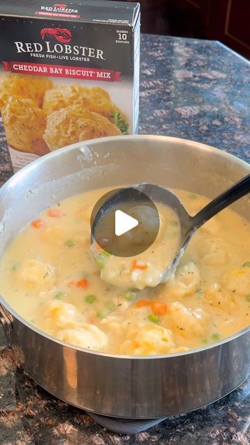 Gluten Free Red Lobster Biscuits, Biscuit Chicken And Dumplings, Red Lobster Biscuit Mix, Easy Chicken And Dumplings Recipe, Easy Chicken And Dumplings, Chicken Soup Recipes Easy, Red Lobster Cheddar Bay Biscuits, Chicken Dumpling Soup, Chicken And Dumplings Recipe