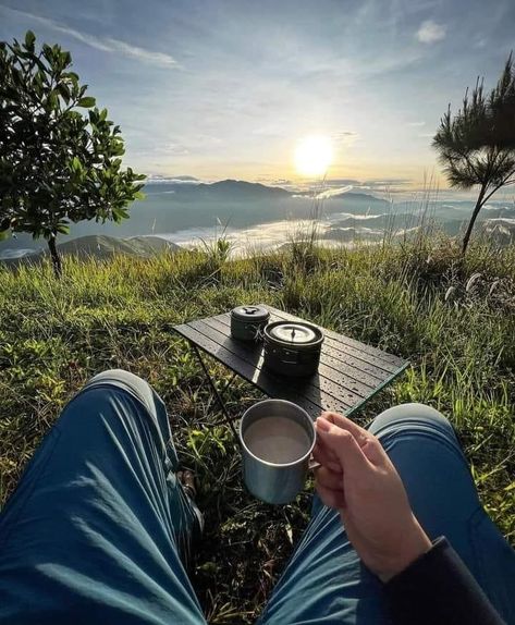 Man Coffee Aesthetic, Hiking Portraits, Travel Film Photography, Chinese Mountains, Ultralight Hiking, Genos Wallpaper, Camping Photo, Travel Film, Iphone Wallpaper Landscape