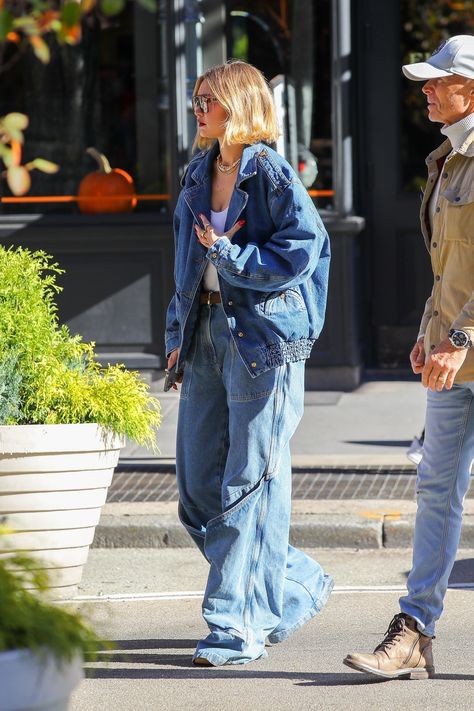 Gigi Hadid Paparazzi, Gigi Hadid Aesthetic, Denim Jeans Outfit Ideas, Gigi Hadid Looks, Denim Jeans Outfit, Gigi Hadid Outfits, Jeans Outfit Ideas, Mom Dr, Model Street Style