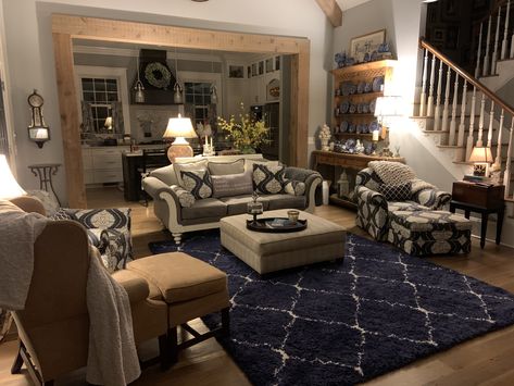 Big Suburban House Interior, Cute Suburban House Interior, Upper Middle Class Homes Interior, American Home Aesthetic, Small Suburban House Interior, Suburban Family Home Interior, Suburban Interior Design, American Suburban House Interior, Square House Layout