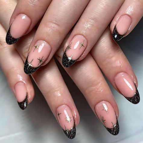 50 Nail Designs Inspired by Taylor Swift’s Eras Tour - Boss Babe Chronicles Black Sparkle Nails, Nails Prom, Sparkle Nails, Festival Nails, Star Nails, Xmas Nails, Prom Nails, Minimalist Nails, Gold Nails