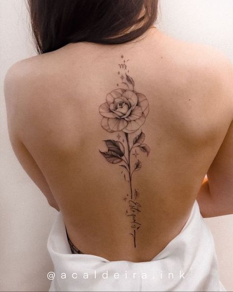 Rose Tattoo On Back, Back Tattoo Women Spine, Beautiful Back Tattoos, Flower Spine Tattoos, Spine Tattoo Ideas, Tato Minimal, Bauch Tattoos, Pretty Hand Tattoos, Small Pretty Tattoos