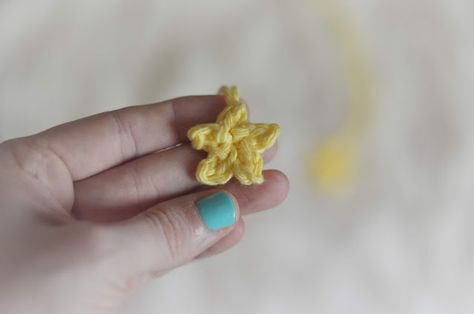 With Alex: Easy Tiny Crochet Star Yarn Weights, Tiny Crochet, Crochet Star, Slip Knot, Card Embellishments, Crochet Stars, Tiny Star, Magic Ring, Pull Through