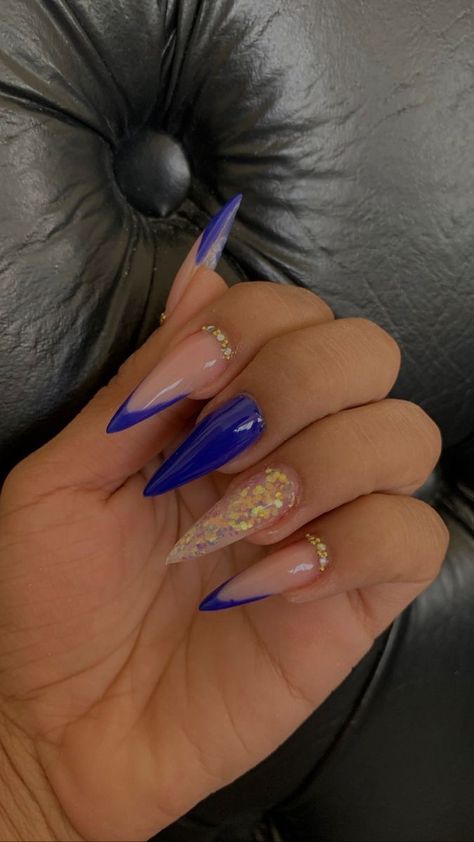 Royal Blue Stiletto Nails, Pointy Nail Designs, Blue Stiletto Nails, Acrylic Nails Stiletto, Flame Nail Art, Royal Blue Nails, Lilac Nails, Pointy Nails, Diva Nails