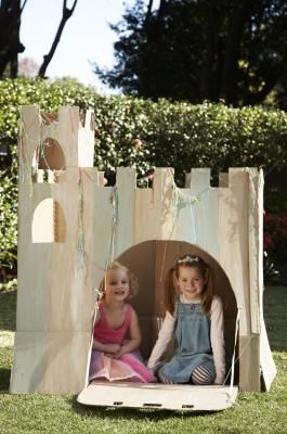 How to Make a Working Cardboard Drawbridge Cardboard Box Castle, Outdoor Furniture Woodworking Plans, Diy Fort, Castle Playhouse, Castle Crafts, Cardboard Castle, Woodworking Plans Pdf, Build A Playhouse, Cardboard Box Crafts