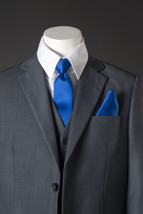 Royal Blue and Dark Grey? Grey Suit Blue Tie, Indie Outfits Vintage, Charcoal Wedding, Blue Groomsmen, Royal Blue Tie, Grey Suit Men, Outfits Vintage, Royal Blue Wedding, Wedding Suits Groom