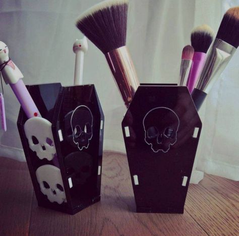 Brush Holder Makeup, Alternative Home Decor, Makeup Organiser, Gothic Room, Gothic Jewellery, Makeup Brush Holder, Goth Home, Goth Home Decor, Goth Decor