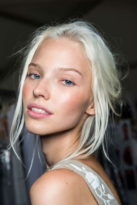 Sasha Luss, Ice Blonde, White Blonde, Platinum Blonde, Foto Inspiration, Big Hair, Hair Trends, Blue Eyes, Hair Inspo