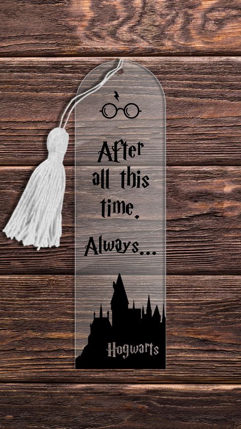 Marcalibros Harry Potter-Hogwarts / Bookmark Harry Potter-Hogwarts | Handmade bookmarks diy, Creative bookmarks, Bookmark craft #Cricut_Bookmarks #Acrylic_Bookmarks #Harry_Potter_Bookmark #Homemade_Bookmarks Harry Potter Cricut Projects, Notebook Design Diy, Acrylic Bookmark Ideas, Bookmark Personalized, Harry Potter Bookmark, Diy Couple Bracelets, Bookmarks Quotes, Homemade Bookmarks, Bookmarks Diy