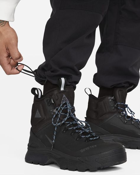 Nike ACG "Smith Summit" Men's Cargo Pants. Nike.com Nike Acg Boots, Tactical Fashion, Men's Cargo Pants, Pants Nike, Cargo Pants Outfit, Mens Cargo, Nike Acg, Cargo Pants Men, Pants Outfit