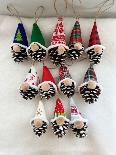 Pine Cone Elf, Mini Pine Cone Crafts, Gnome Pinecone Ornament, Mini Pinecone Crafts, Pine Cone Gnomes Diy, Pinecone Gnomes Diy, Pinecone Gnome Ornaments, Pinecone Santa, Pine Cone Gnomes