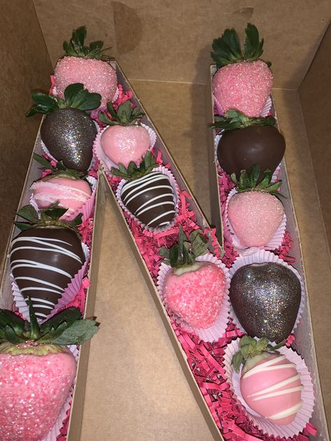 Made by me and my daughter Pretty in pink strawberries Birthday Cake Alternatives, Me And My Daughter, Pink Strawberries, Strawberry Box, Chocolate Covered Strawberries Bouquet, Valentines Baking, Strawberry Gifts, Strawberry Decorations, Chocolate Covered Treats