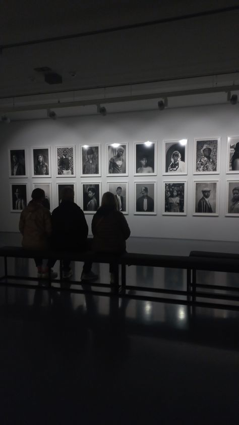 Black And White Museum Aesthetic, Black Museum Aesthetic, Museum Aesthetic Black And White, Aesthetic Museum Photos, White Aesthetic Photos, Photos To Recreate, Museum Photos, Museum Date, Black Museum