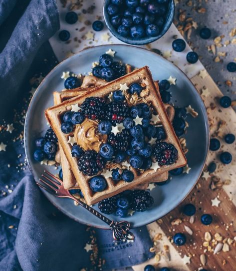 Vegan Waffles, Cake Vegan, Cute Desserts, Few Ingredients, Easy Vegan, Pretty Food, Blueberries, Food Inspiration, Food Blog