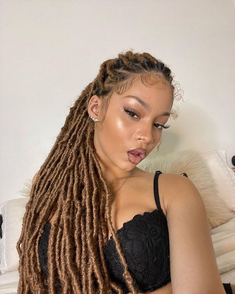 BREYONNA LYNN on Instagram: “🤎🤎🤎🤎🤎🤎🤎🐒” Baddie With Locs, Locs Curly Hair, Soft Locs Crochet Braids, Soft Locs Crochet, Locs Curly, Braids Styling, Crochet Braids Hair, Soft Locs, Locs Crochet