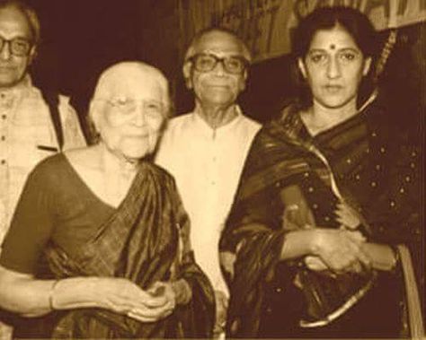 Mogubai and Kishori Amonkar Kishori Amonkar, Temple Ideas, Indian Music, Classical Music, Singers, Che Guevara, Musician, Temple, Historical Figures