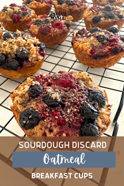 Make these sourdough oatmeal breakfast cups made with rolled oats, sourdough starter & frozen berries for a perfect for breakfast on the run. Sourdough Oatmeal Muffins, Sourdough Baked Oatmeal, Oatmeal Breakfast Cups, Sourdough Treats, Sourdough Oatmeal, Yankees Wallpaper, Sourdough Breakfast, Sourdough Starters, Foods Breakfast