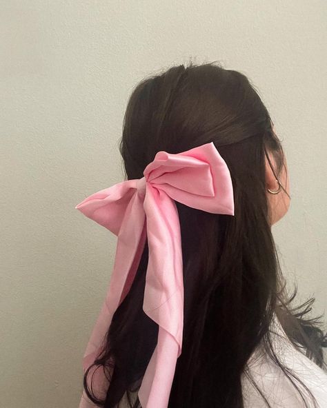 #pink #bows Glam Doll, Pink Bows, Y2k Pink, Brunette Girl, In The Flesh, Pink Bow, Dark Hair, Camera Roll, Black Hair