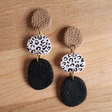 Leopard Print Earrings Clay, Clay Earring Ideas Easy, Animal Print Clay Earrings, Neutral Polymer Clay Earrings, Neutral Clay Earrings, Leopard Clay Earrings, Clay Earring Designs, Black And White Polymer Clay, White Polymer Clay Earrings