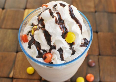 Reese’s Pieces Milkshake | Fake Ginger @Amanda Snelson Snelson Livesay Reese's Peanut Butter Bars, Peanut Butter Milkshake, Fake Ginger, Homemade Milkshake, Reese's Pieces, Homemade Peanut Butter, Milkshake Recipes, Chocolate Syrup, Frozen Drinks