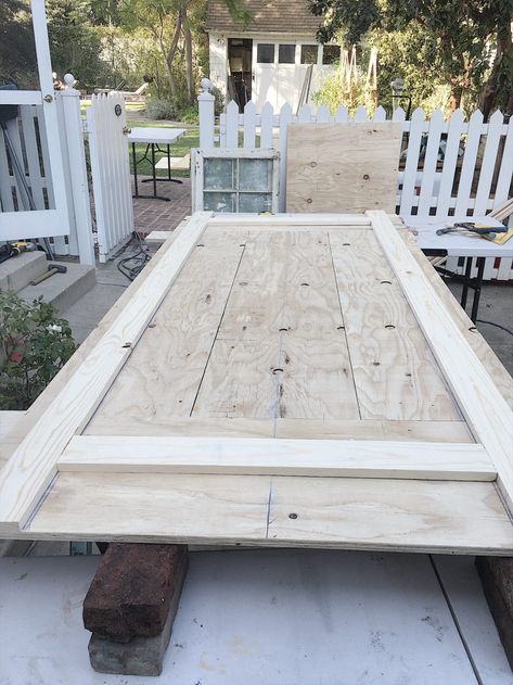 New Table Top Over Old, Outdoor Dining Table Diy, Wood Table Tops, Outdoor Farm Table, Barn Table, Diner Table, Outdoor Table Tops, Rustic Wooden Table, Diy Dining Table