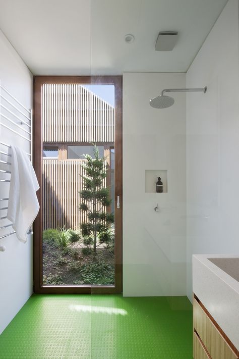 Gallery - House in House / Steffen Welsch Architects - 13 Ceiling Wood, Spa Luxe, Indoor Pools, Bad Inspiration, Room Door Design, Green Flooring, Melbourne House, Outdoor Bathrooms, Trendy Bathroom