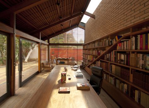 Library Exterior, Wooden Library, Library Garden, Apartemen Studio, Garden Picture, Library Table, Home Library Design, Design Library, Home Libraries