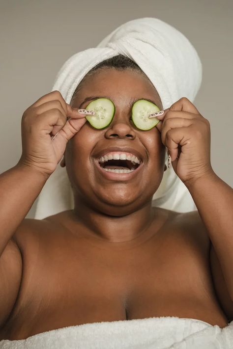 Cucumber Eyes, Cucumbers On Eyes, Cucumber On Eyes, Life Matters, Things To Do Alone, Concept Photography, Skin Care Spa, Ayurvedic Medicine, Puffy Eyes