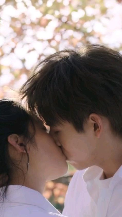 Lighter And Princess Drama Kiss, Korean Romance Movies, Kdrama Kiss Video, Korean Couple Video, Korean Drama Kiss, Korean Couple Kiss, K Drama Kiss, Anime Kisses Moment, Korean Kiss