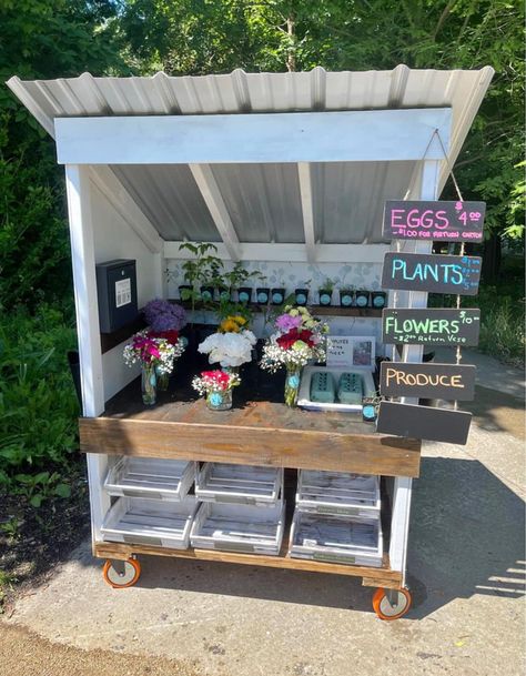 Farm Stand On Trailer, Diy Flower Stand Outdoor, Roadside Farmstand Ideas, Road Side Flower Stand, Farmers Market Stand Ideas, Road Side Stand Ideas, Farm Stand Plans, Mobile Farm Stand, Roadside Farm Stand Ideas