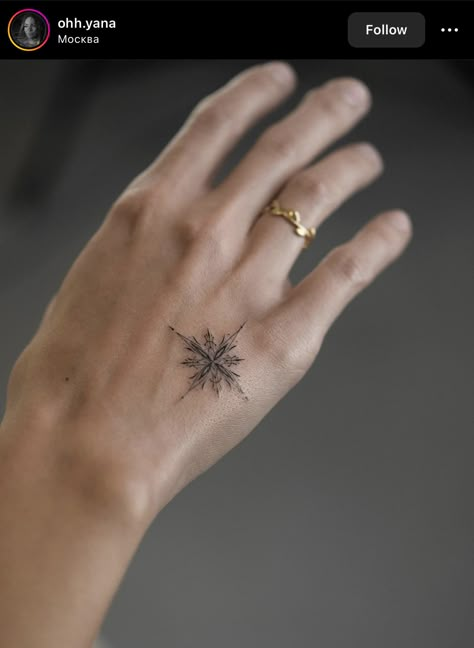 Brand Tattoo, Botanisches Tattoo, Tattoo Modern, Wörter Tattoos, Simple Flower Tattoo, Tattoo Band, Rose Hand Tattoo, Band Tattoos, Hand And Finger Tattoos