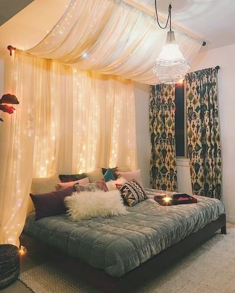 bedroom string lighting ideas; bedroom decorations. #bedroomideas #bedroomdecorations Bed With Lights, Hipster Bedroom Decor, Bed Goals, Room String Lights, Mr Kate, Hipster Room Decor, Diy Room Decor For Teens, Fairy Lights Bedroom, Room Transformation