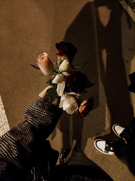 #rose #boyfriend #couple #aesthetic #preset #jordan #flowers #bouquet #night Rose Boyfriend, Aesthetic Preset, Couple Hands, Couples Poses, Couples Poses For Pictures, Couple Aesthetic, Poses For Pictures, Rose Bouquet, Cute Couple Pictures