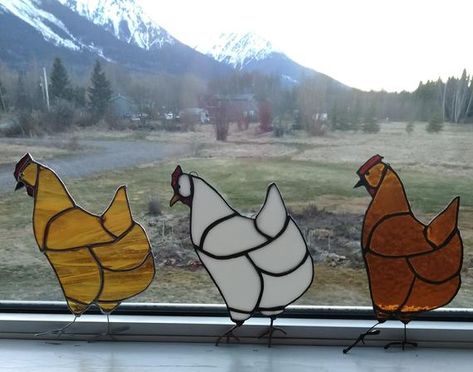 Chicken Stained Glass Window, Chicken Stained Glass Pattern, Stained Glass Chicken, Stained Glass Rooster, Glass Chicken, Diy Stained Glass Window, Stained Glass Quilt, Glass Art Pictures, Stained Glass Birds