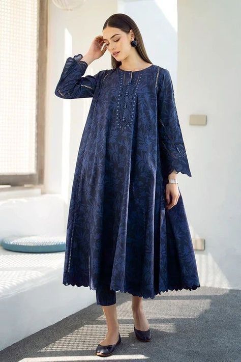 Khadar Kurta Styles, Organza Fabric Dresses, Lawn Kurta Designs, Dress Design Pakistani, Cotton Suit Designs, Shirt And Trouser, Dupatta Border, Simple Dress Casual, Side Border