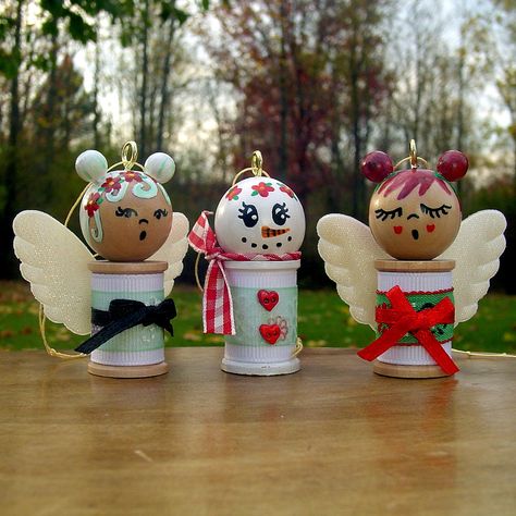 PROHope Watthanaphandhttps://flic.kr/p/8MMoQd | Christmas Kokeshi Spool dolls | About 2 1/2" of pocket-sized cuteness.Made from wooden spools and beads.They are wearing ribbon kimonos that have been securely glued on.Hand painted and varnished by me.I've made over 30 of these and every one of them is different,just like real people =) see my profile for a link Spool Dolls, Spool Art, Ornament Exchange Party, Wooden Spool Crafts, Gnome Crafts, Blue Christmas Ornaments, Spool Crafts, Wood Peg Dolls, Wooden Spool