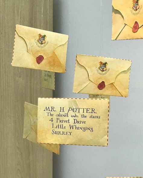 Harry Potter Motto Party, Harry Potter Weihnachten, Baby Harry Potter, Harry Potter Party Decorations, Harry Potter 6, Classe Harry Potter, Harry Potter Christmas Decorations, Harry Potter Theme Birthday, Harry Potter Halloween Party