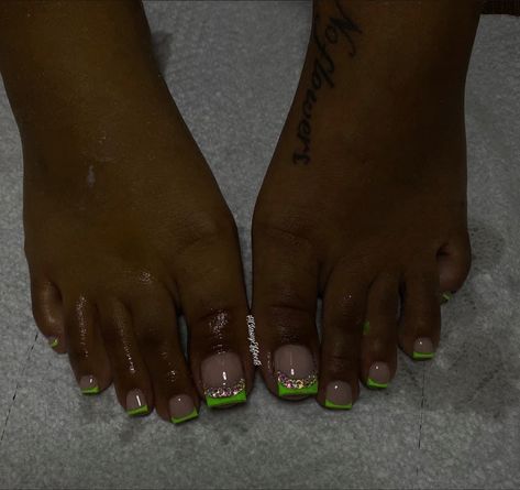 Green And Gold Toenails, Lime Green Nails With Rhinestones, Blue Acrylic Toes, Cute Acrylic Toes, Acrylic Toe Nail Designs, Baddie Toe Nails, Toe Nails Ideas, Toe Nails Summer, Gold Toe Nails