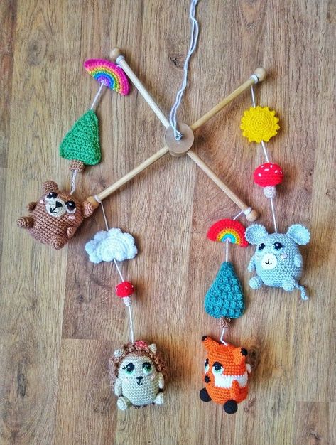 Crochet Baby Mobile, Crochet Woodland, Woodland Theme Baby, Crochet Baby Projects, Crochet Baby Mobiles, Cloud Rainbow, Bear Patterns Free, Crochet Mobile, Woodland Theme