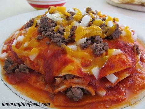 No rolled enchiladas here, just red enchiladas, stacked Chihuahua Style* but with lean ground beef.https://www.myturnforus.com/2014/09/red-enchiladas-stacked-chihuahua-style.html Enchiladas Rojas Recipe, Stacked Enchiladas, Enchiladas Rojas, Beef Ideas, She Cooks, Red Enchiladas, Chile Guajillo, Chicken Enchilada Casserole, Beef Enchiladas