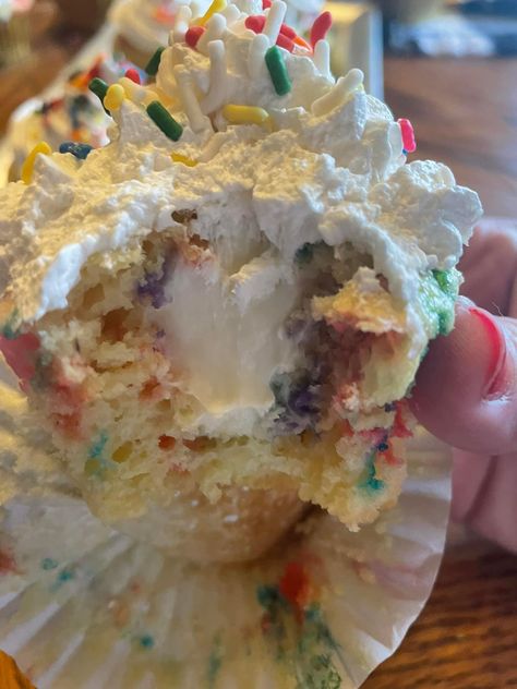 Filled Funfetti Cupcakes, Funfetti Cupcakes With Filling, Funfetti Filled Cupcakes, Funfetti Filling, Pudding Filled Cupcakes, Cream Filled Cupcakes, Sugar Free White Chocolate, Cream Pie Filling, Pudding Pie Filling