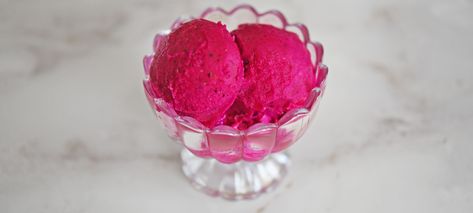 Raspberry Sorbet Recipe, Homemade Sorbet, Mango Passionfruit, Baking Healthy, Lime Sorbet, Fruit Sorbet, Bigger Bolder Baking, Desserts Healthy, Frozen Raspberries