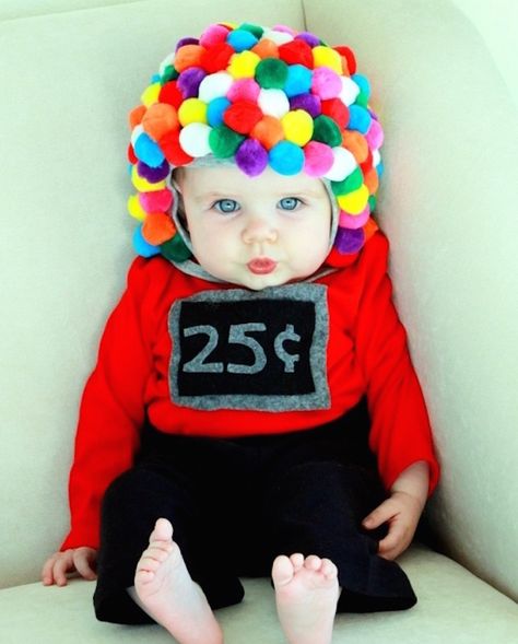 Use pom poms + felt to DIY this baby gumball machine costume. Diy Baby Halloween Costumes, Gumball Machine Costume, Sew Halloween, Costumes Faciles, Baby Kostüm, Homemade Halloween, Fantasias Halloween, Gumball Machine