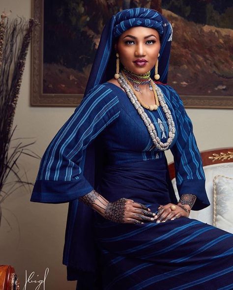 Gorgeous Fulani bride Zahra. Congrats on your marriage! #fulanibride #nigerianweddings #munaluchibride // #Repost @miss_zbuhari  I respect tradition it is what makes us unique.. For my kamu I insisted on wearing the rich blue traditional Fulani fabric that was worn by generations before us and @hudayya delivered! MUA @mamzabeauty.. @bighstudios . I am proudly #fulani #fulanibride #zahmed2016 #Alhamdulillah Native Outfits, African Traditional Wedding Dress, African Bride, Traditional Wedding Attire, African Traditional Wedding, Blue Gown, African Clothing Styles, Nigerian Wedding, American Woman