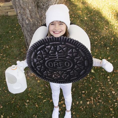 I often joke that my kids are rarely impressed with my baking creations, and would almost always rather eat an Oreo cookie. So, I wasn'... Oreo Costume, Food Halloween Costumes, Cookie Costume, Purim Costumes, Halloween Infantil, Carnaval Costume, Candy Costumes, Boy Halloween, Food Costumes