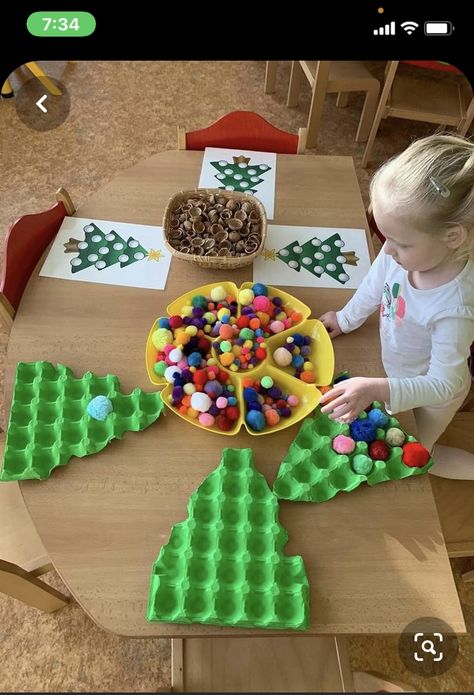 Maluchy Montessori, Nursery Activities, Preschool Christmas Crafts, Winter Preschool, Daycare Activities, Aktivitas Montessori, Christmas School, Preschool Christmas, Christmas Classroom